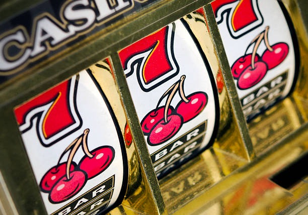 naga 62 mobile app interface showing sportsbook and live-dealer options